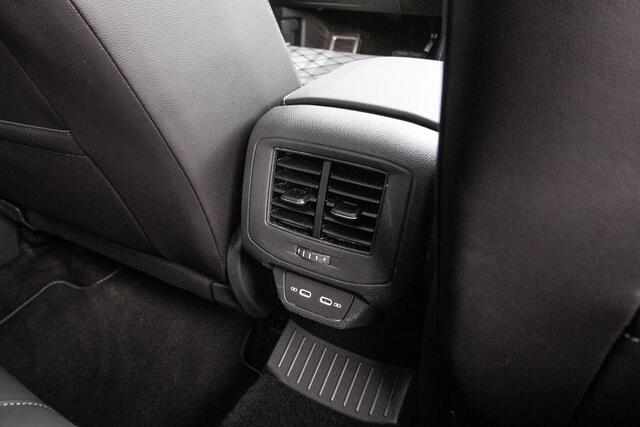 Volkswagen T-Roc 1.5 TSI R-Line Edition | Adapt cruise | Panorama dak | 18" Lmv |