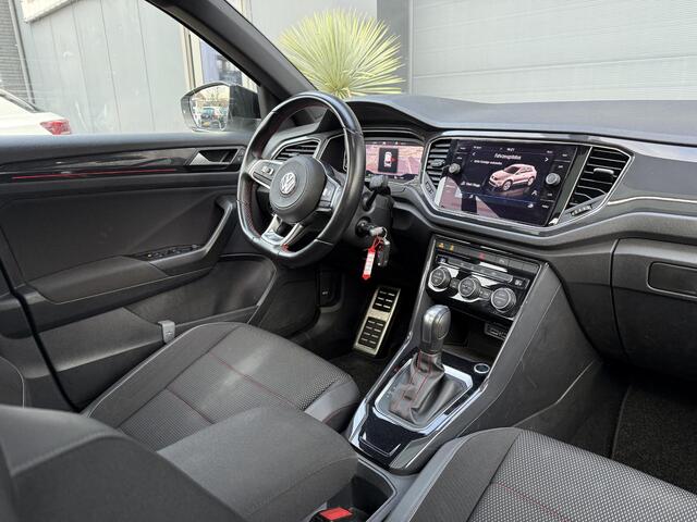 Volkswagen T-Roc 1.5 TSI Sport Pano Virtual Automaat Black style