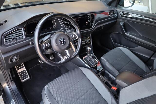 Volkswagen T-Roc 1.5 TSI Sport Business R 110KW-150PK DSG, 4 Seizoenenbanden, Dodehoek sensor, R Line in en exterieur, digital cockpit, panoramadak, navigatie, DAB+, winterpakket met stoelverwarming spiegel pakket privacy glas chrome dakrail led koplampen adaptieve cruise