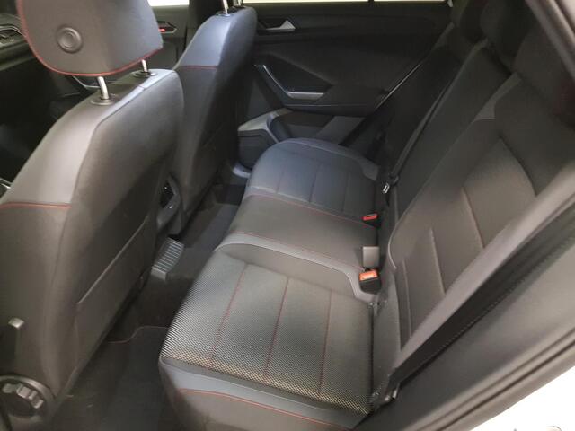Volkswagen T-Roc 1.5 TSI Sport R-Line | Navigatie | Virtual Cockpit | Climate Control | DAB | Electrische Achterklep | 18"LMV | Stoelverwarming