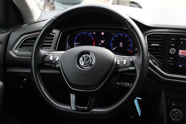 Volkswagen T-Roc 1.5 TSI Sport / Trekhaak / Panoramadak / Virtual Cockpit / CarPlay / 17'' / LED Koplampen / DAB / ACC