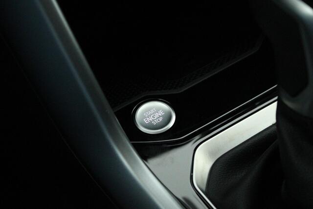 Volkswagen T-Roc 1.5 TSI 150pk DSG Life Edition Stoelverwarming Camera Keyless Led Navigatie