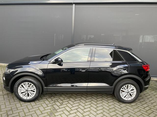 Volkswagen T-Roc 1.5 TSI Style Automaat - Climate control - Cruise control - Parkeersensoren voor en achter - Achteruitrijcamera - Stuurverwarming - Stoelverwarming - Dakrails - Bluetooth - Start/stop systeem - Stuur multi