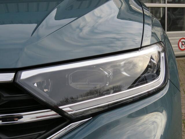 Volkswagen T-Roc 1.5 TSI 150pk DSG-aut. R-LINE / Trekhaak afn. / Camera / Stoelverw. / IQ Light / FABRIEKS garantie