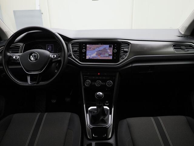 Volkswagen T-Roc 1.0TSI/115PK Style · Navigatie · Apple/Android Car Play · Parkeersensoren