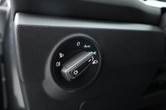 Volkswagen T-Roc 1.5 TSI R-Line DSG | IQ. Light | Afn. Trekhaak | Adapt. Cruise | Camera | Massage | Stoelverw. | CarPlay