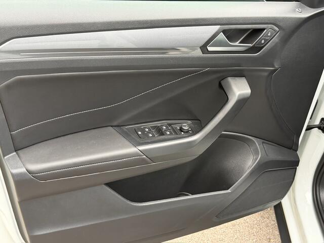 Volkswagen T-Roc 1.5 TSI 150pk DSG Style | Trekhaak | Navi | IQ light | Adapt. Cruise | Rijklaar incl. garantie