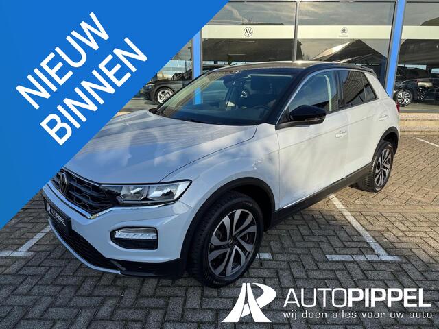 Volkswagen T-Roc 1.5 TSI Active | DSG | Navi | Trekhaak | App Carplay | LMW 17" | Mooi!