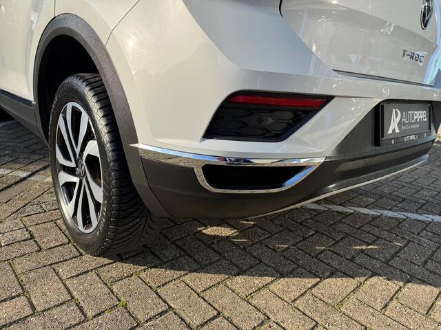 Volkswagen T-Roc 1.5 TSI Active | DSG | Navi | Trekhaak | App Carplay | LMW 17" | Mooi!