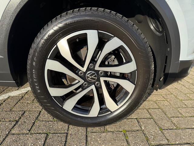 Volkswagen T-Roc 1.5 TSI Active | DSG | Navi | Trekhaak | App Carplay | LMW 17" | Mooi!