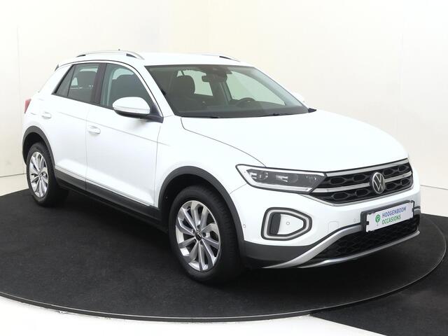 Volkswagen T-Roc 1.5 TSI Style | Digital cockpit Pro | Dodehoek detectie | Stoel- en stuurwielverwarming | Achteruitrijcamera | Parkeerassistent | CarPlay | Adaptieve cruise control |