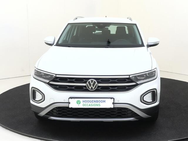Volkswagen T-Roc 1.5 TSI Style | Digital cockpit Pro | Dodehoek detectie | Stoel- en stuurwielverwarming | Achteruitrijcamera | Parkeerassistent | CarPlay | Adaptieve cruise control |