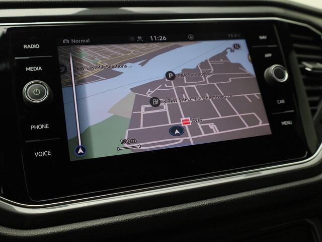 Volkswagen T-Roc 1.5TSI/150PK DSG R-line · Panoramadak · Camera · Navigatie · Apple/Android Car Play · Garantie t/m 25-03-2026 of 100.000km