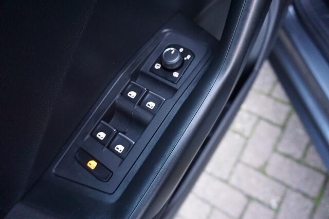 Volkswagen T-Roc 1.5 TSI Style Trekhaak | Camera | Stoelverw. *All in prijs*