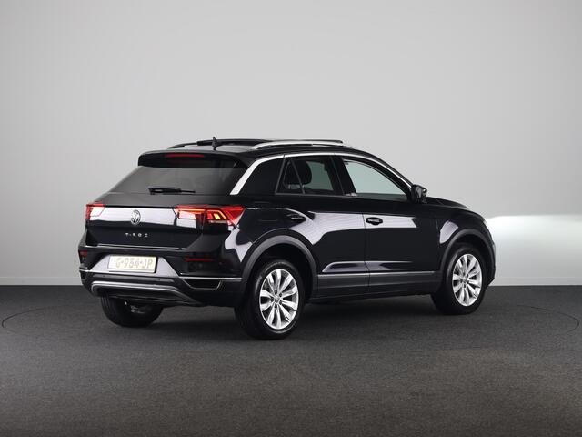 Volkswagen T-Roc 1.5 TSI Sport 150 pk Automaat (DSG) | Navigatie | Panoramadak | Parkeersensoren | Adaptieve cruise control | Keyless |
