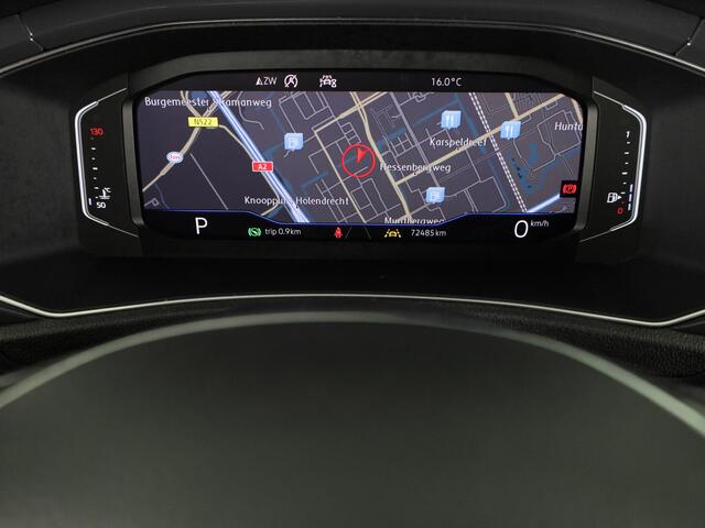 Volkswagen T-Roc 1.5 TSI Sport 150 pk Automaat (DSG) | Navigatie | Panoramadak | Parkeersensoren | Adaptieve cruise control | Keyless |