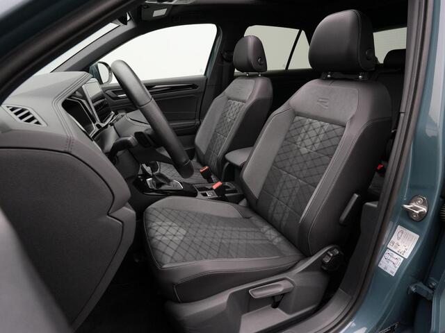 Volkswagen T-Roc 1.5 TSI 150 pk DSG R-Line | Panoramadak | Trekhaak | Navigatie Discover Pro | IQ Light | Achteruitrijcamera | Stoelverwarming