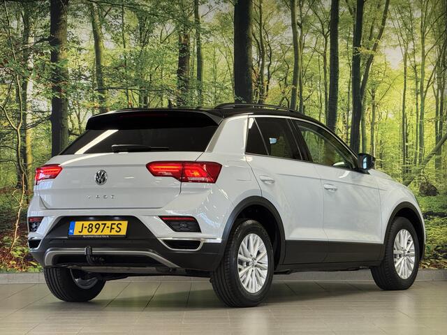 Volkswagen T-Roc 1.5 TSI Sport | Navigatie | Camera | Adaptieve Cruise Control | Lane Assist | Trekhaak | Parkeersensoren | Front Assist | Airconditioning | Elektrische Ramen |