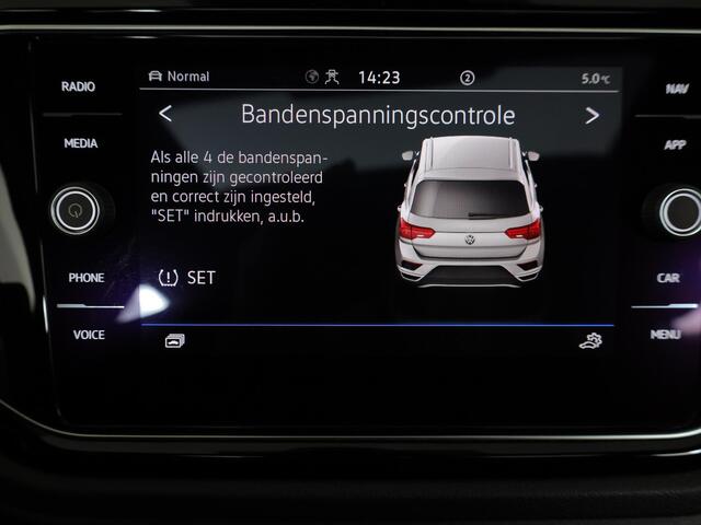 Volkswagen T-Roc 1.5 TSI Sport 150 pk Automaat (DSG) | Navigatie via App | Panoramadak | Parkeersensoren | Black Style pakket | Stoelverwarming |