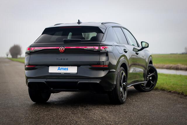 Volkswagen T-Roc 1.5 eTsi R-Line First Edition | Velgen 'Calgary', 20 inch | Achterklep elektrisch bedienbaar | Black Style Pakket