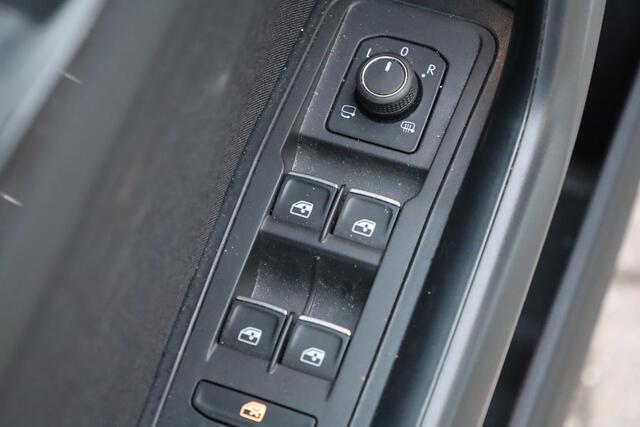 Volkswagen T-Roc 1.5 TSI Sport Business R NL auto nieuw door ons geleverd elektrische achterklep digital cockpit pro navigatie 19" LMV Suzuka achteruitrijcamera privacy glas R Line