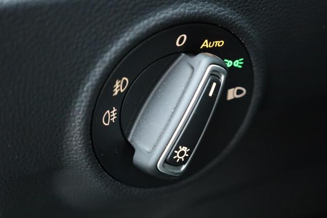 Volkswagen T-Roc 1.5 TSI Sport Business R NL auto nieuw door ons geleverd elektrische achterklep digital cockpit pro navigatie 19" LMV Suzuka achteruitrijcamera privacy glas R Line