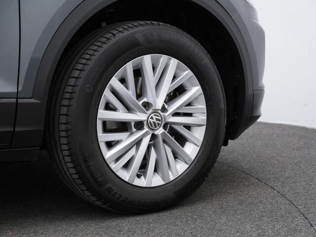 Volkswagen T-Roc 1.0 TSI 115 pk Style | Stoelverwarming | Adaptive Cruise | Navigatie | Parkeersensoren voor/achter | Carplay