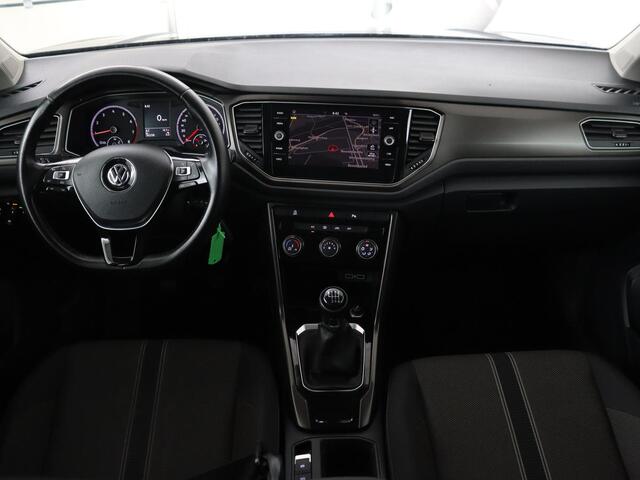 Volkswagen T-Roc 1.5 TSI Style | Panoramadak | Trekhaak | Full LED | Carplay | Adaptive cruise | Navigatie | Airco | Parkeerhulp | Bluetooth