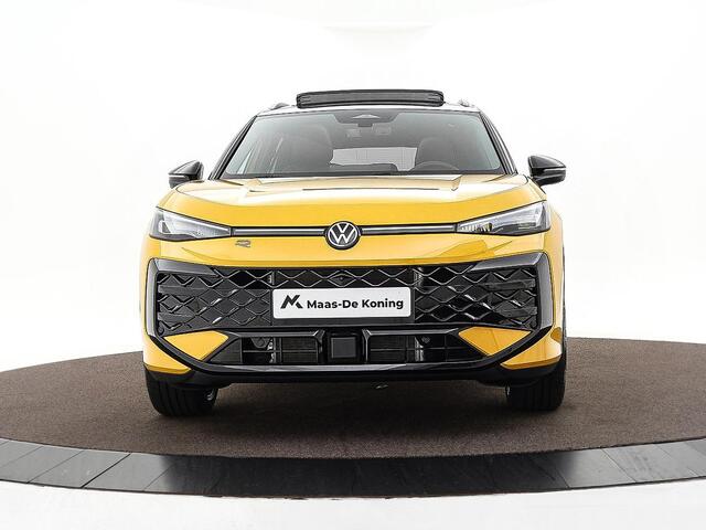 Volkswagen T-Roc R-Line First Edition 1.5 eTSI 150 PK 7 versn. DSG · Assistance Pakket · Black Style Pakket · Multimedia Pakket · Panoramaschuif-kanteldak ·