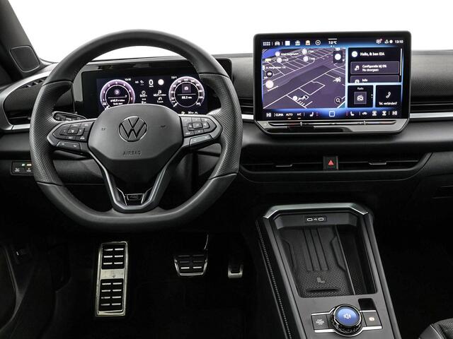 Volkswagen T-Roc R-Line First Edition 1.5 eTSI 150 PK 7 versn. DSG · Assistance Pakket · Black Style Pakket · Multimedia Pakket · Panoramaschuif-kanteldak ·