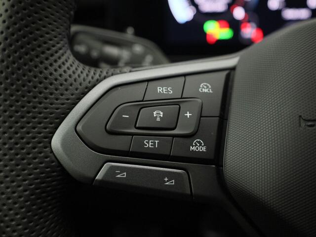 Volkswagen T-Roc 1.5eTsi/150PK R Line First Edition Black Style DSG · Navigatie · 360°Camera + Parkeersensoren · Stoel- & stuurverwarming · Garantie t/m 28-11-2025