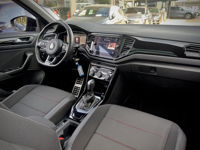 Volkswagen T-Roc 1.5 TSI AUT7 SPORT BLACK-EDITION PANODAK NAVI CAMERA DIGI-DASH APPLE-CARPLAY LED LMV PDC
