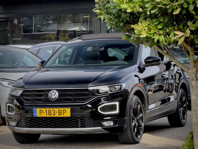 Volkswagen T-Roc 1.5 TSI AUT7 SPORT BLACK-EDITION PANODAK NAVI CAMERA DIGI-DASH APPLE-CARPLAY LED LMV PDC