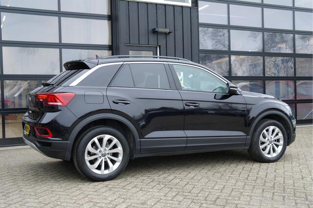 Volkswagen T-Roc 1.5 TSI Life Business | Adap.Cruise | Carplay | Clima | Stoelverwarming | Dealer Onderhouden