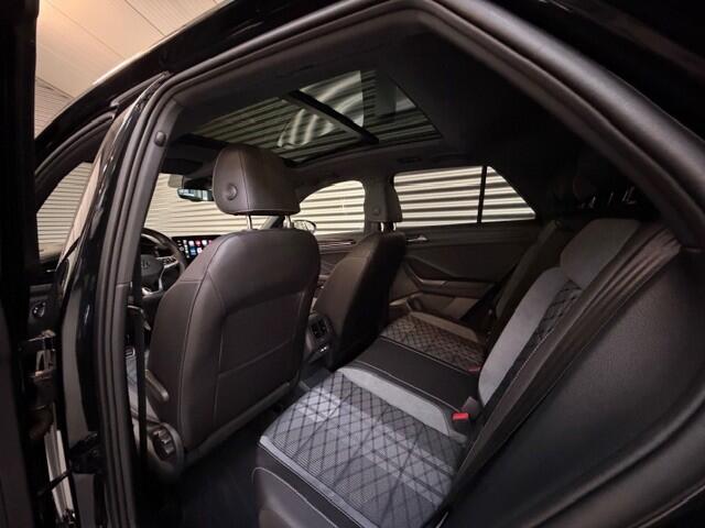 Volkswagen T-Roc 1.5 TSI R-LINE/BLACK/PANORAMA/IQ LIGHT/IQ DRIVE/EL A KLEP ENZ