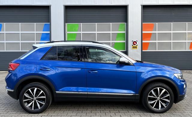 Volkswagen T-Roc TâRoc 1.5 TSI DSG / Luxe uitvoering / CarPlay ACC / Trekhaak