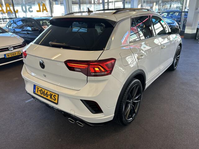 Volkswagen T-Roc 2.0 TSI 4Motion R 300PK | Panoramadak | Digital dashboard | Beats audio | Adaptieve cruise control | Adaptief onderstel | Lane assist | Dodehoeksdetectie | Achteruitrijcamera | Stoelverwarming | Kleppensysteem | Elek. inklapbare spiegels