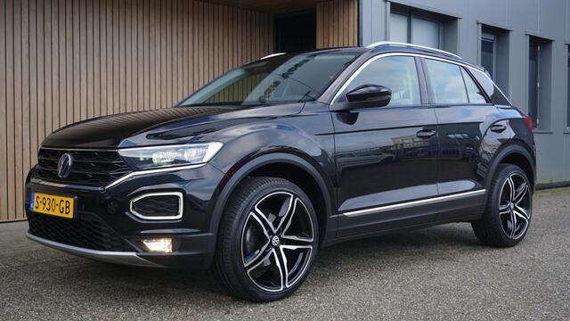 Volkswagen T-Roc 1.5 TSI 150pk DSG Sport Virtual 19inch LM Stoel&Stuurverwarming LED Keyless Elek.klep *Complete T-Roc*