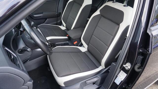 Volkswagen T-Roc 1.5 TSI 150pk DSG Sport Virtual 19inch LM Stoel&Stuurverwarming LED Keyless Elek.klep *Complete T-Roc*