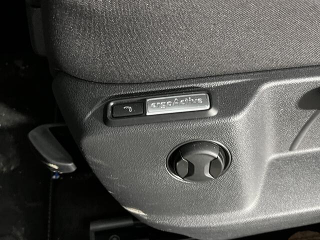 Volkswagen T-Roc 1.0 TSI R-Line / ACC/ APP-CONNECT/ PARK.SENSOREN V+A/ CAMERA/ STOELVERWARMING/ NAVI/ LANE-ASSIST/ IQ-LIGHT/ DIGITAL DASH/ RIJ-MODI/ CLIMA/ DAB/ ISOFIX/ 17'' LMV