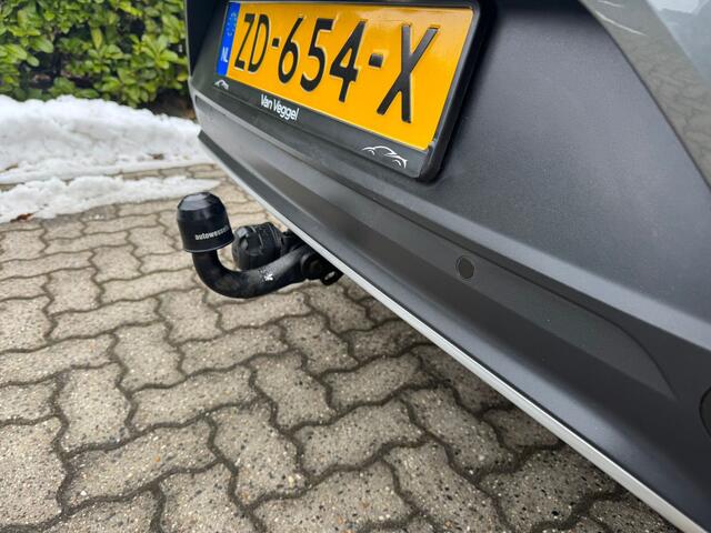 Volkswagen T-Roc 1.5 TSI Style pano, navi, cruise, camera