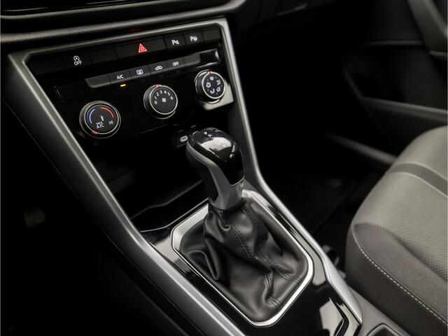 Volkswagen T-Roc 1.5 TSI Life Sport 150Pk Automaat (VIRTUAL COCKPIT, APPLE CARPLAY, PARKEERSENSOREN, TREKHAAK, SPORTSTOELEN, LED KOPLAMPEN, ADAPTIVE CRUISE, NIEUWE APK, NIEUWSTAAT)