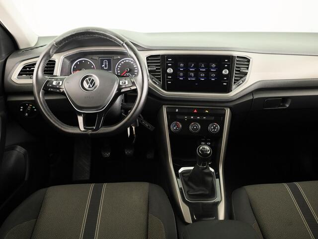 Volkswagen T-Roc 1.0 TSI Style | Parkeersensoren (Park assist) | Adaptieve cruise control | Carplay & Android auto |