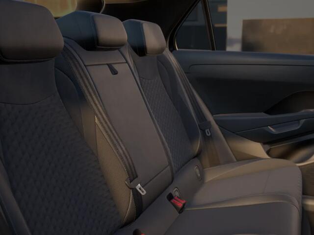 Volkswagen T-Roc R-Line First Edition 1.5 eTSI 150 PK 7 versn. DSG · Electrische achterklep · Achteruitrijcamera · Draadloze telefoonlader ·