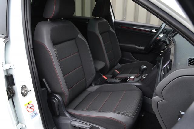 Volkswagen T-Roc 1.5 TSI DSG R-Line Pano/Camera/LED/Trekhaak