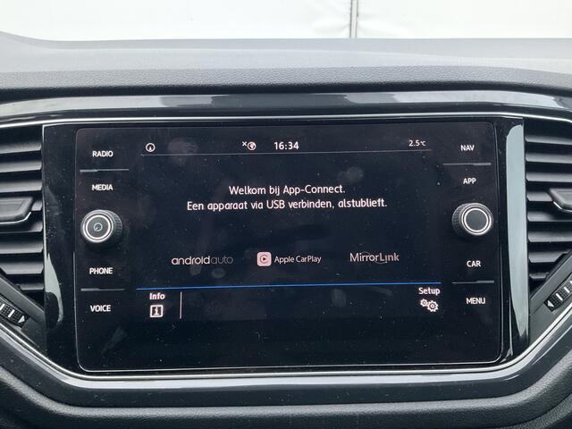 Volkswagen T-Roc 1.5 TSI R-Line Automaat Trekhaak Carplay Adap.Cruise Keyless Led NL-Auto Hoogzitter!