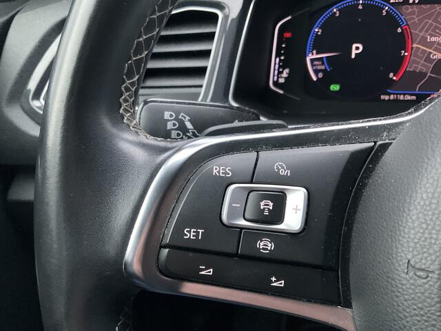 Volkswagen T-Roc 1.5 TSI R-Line Automaat Trekhaak Carplay Adap.Cruise Keyless Led NL-Auto Hoogzitter!