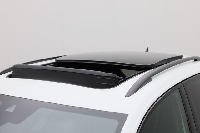 Volkswagen T-Roc 1.5 TSI 150 pk DSG R-Line Edition | Panoramadak | Stuur-/stoelverwarming | Achteruitrijcamera | Apple Carplay / Android Auto