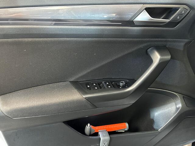 Volkswagen T-Roc 1.5 150pk TSI Sport Koplampverlichting LED 'Plus' | Navigatie 'Discover Media' | Adaptive Cruise Control