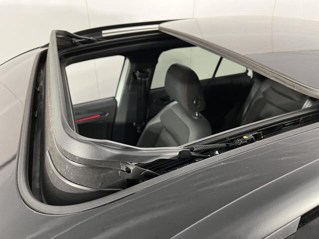 Volkswagen T-Roc 1.5 TSI R-Line / AUTOMAAT/ PANO/ STUUR+STOELVERWARM./ PARK.SENSOR.V+A/ CAMERA/ DODE HOEK/ APP-CONNECT/ ELEK.KLEP/ KEYLESS/ ACC/ RIJ-MODI/ DIGITAL DASH/ NAVI/ DAB/ CLIMA/ LED/ ISOFIX